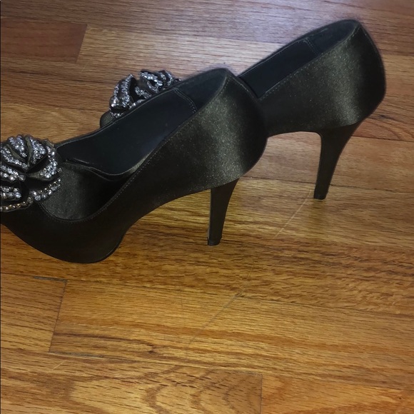 Satin Olive Green Peep Toe Pump (Steve Madden) - Picture 4 of 5